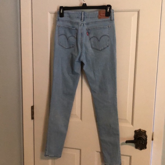 Levi’s Light Wash 711 Skinny Jeans - 26 waist - Picture 2 of 3